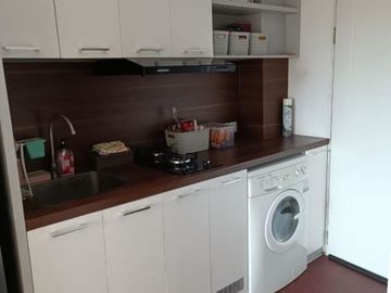 Apt Cosmopolis tipe 1BR full furnished Lantai 3, view pool
