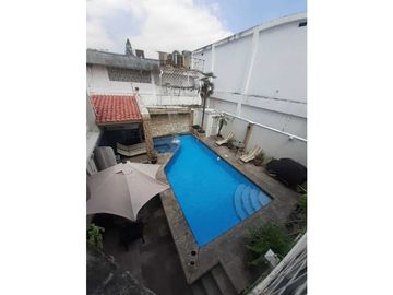 Vendo hermosa y cómoda casa en Urdesa Central con piscina