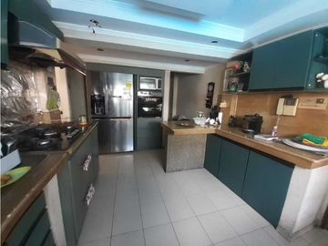 Vendo hermosa y cómoda casa en Urdesa Central con piscina