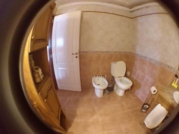 HERMOSA CASA EN VENTA CON 3 HABITACIONES, PILETA Y QUINCHO, QUILMES 1900 -TEMPERLEY-