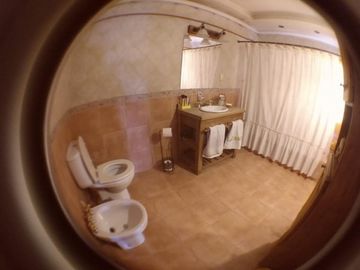 HERMOSA CASA EN VENTA CON 3 HABITACIONES, PILETA Y QUINCHO, QUILMES 1900 -TEMPERLEY-