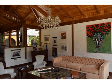 VENTA OPORTUNIDAD CASA CUMBAYA COLEGIO MENOR VIA PILLAGUA URB PRIVADA