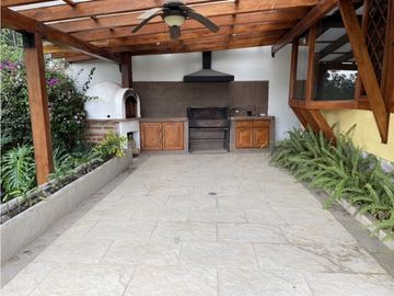 VENTA OPORTUNIDAD CASA CUMBAYA COLEGIO MENOR VIA PILLAGUA URB PRIVADA