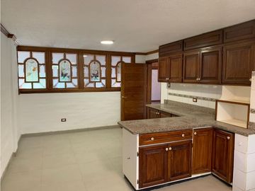 VENTA OPORTUNIDAD CASA CUMBAYA COLEGIO MENOR VIA PILLAGUA URB PRIVADA
