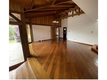 VENTA OPORTUNIDAD CASA CUMBAYA COLEGIO MENOR VIA PILLAGUA URB PRIVADA