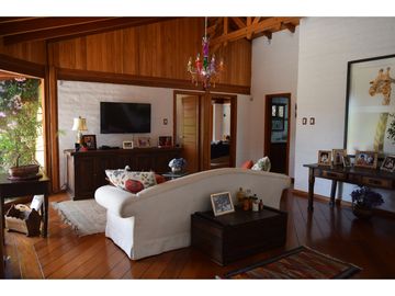 VENTA OPORTUNIDAD CASA CUMBAYA COLEGIO MENOR VIA PILLAGUA URB PRIVADA
