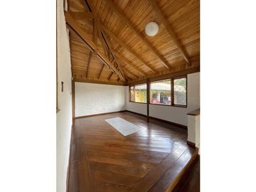 VENTA OPORTUNIDAD CASA CUMBAYA COLEGIO MENOR VIA PILLAGUA URB PRIVADA
