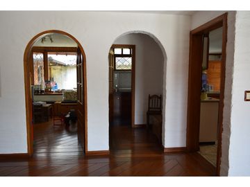 VENTA OPORTUNIDAD CASA CUMBAYA COLEGIO MENOR VIA PILLAGUA URB PRIVADA