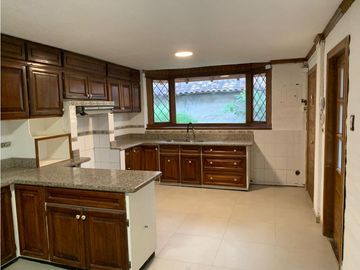 VENTA OPORTUNIDAD CASA CUMBAYA COLEGIO MENOR VIA PILLAGUA URB PRIVADA