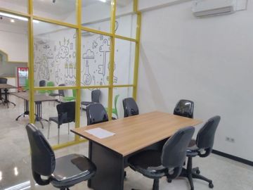 Disewakan Ruko Lokasi Strategis di Jl. Raya Dukuh Kupang Barat, Surabaya