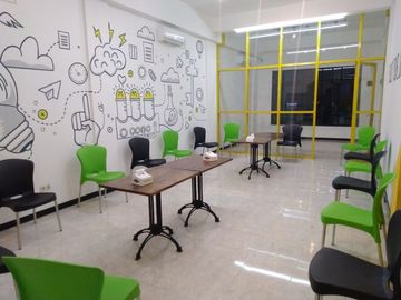 Disewakan Ruko Lokasi Strategis di Jl. Raya Dukuh Kupang Barat, Surabaya