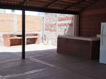 Venta de Casas en Los Candiles, 3 Recamaras, 2.5 Baños, Alberca, 206 m2
