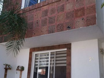 Venta de Casas en Los Candiles, 3 Recamaras, 2.5 Baños, Alberca, 206 m2