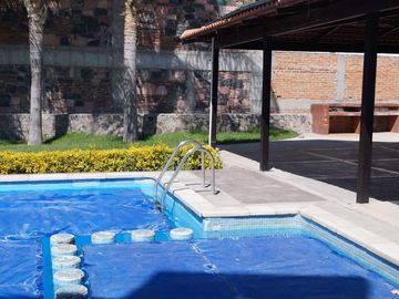 Venta de Casas en Los Candiles, 3 Recamaras, 2.5 Baños, Alberca, 206 m2