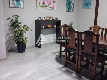 VENDEMOS CASA DE CATEGORIA BARRIO LOS OLIVOS 900mts² TOTALES