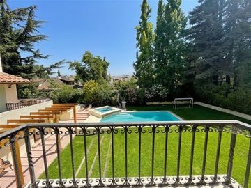 Casa en venta de 5 dorm. en Las Condes