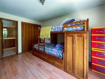 Casa en venta de 5 dorm. en Las Condes