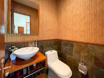 Casa en venta de 5 dorm. en Las Condes