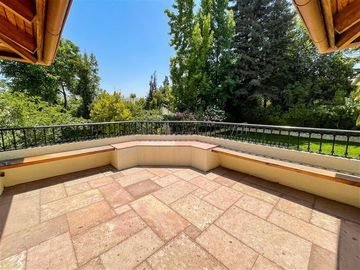 Casa en venta de 5 dorm. en Las Condes
