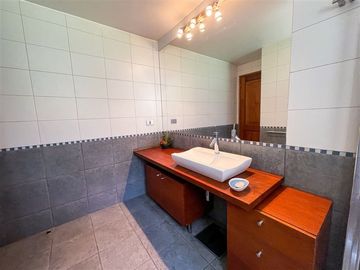 Casa en venta de 5 dorm. en Las Condes