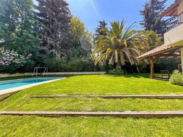 Casa en venta de 5 dorm. en Las Condes