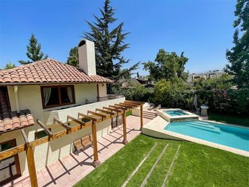 Casa en venta de 5 dorm. en Las Condes