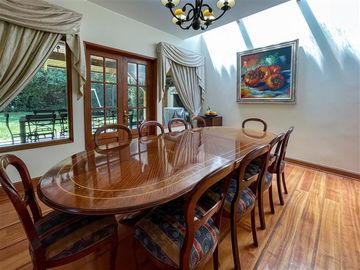 Casa en venta de 5 dorm. en Las Condes