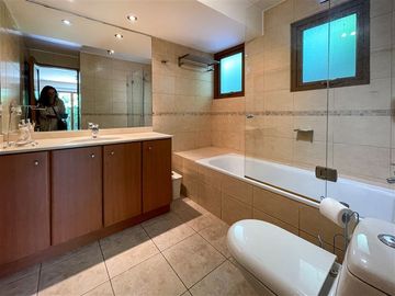 Casa en venta de 5 dorm. en Las Condes