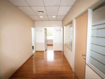 Espacios con oficinas y bodegas complejo logístico, Macul