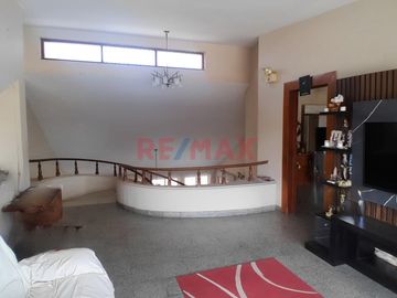 ❗❗   EXCLUSIVIDAD, AMPLITUD Y PROYECCIÓN ❗❗

UBICADA EN LA EXCLUSIVA Y CODICIADA ZONA DE SAN EDUARDO , ESTA PROPIEDAD DE 5.133,32 M² ES UNA VERDADER