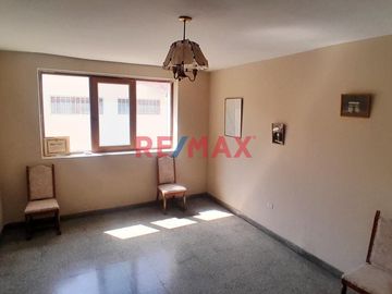 ❗❗   EXCLUSIVIDAD, AMPLITUD Y PROYECCIÓN ❗❗

UBICADA EN LA EXCLUSIVA Y CODICIADA ZONA DE SAN EDUARDO , ESTA PROPIEDAD DE 5.133,32 M² ES UNA VERDADER