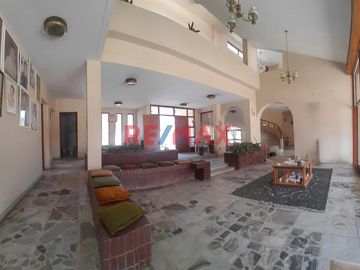 ❗❗   EXCLUSIVIDAD, AMPLITUD Y PROYECCIÓN ❗❗

UBICADA EN LA EXCLUSIVA Y CODICIADA ZONA DE SAN EDUARDO , ESTA PROPIEDAD DE 5.133,32 M² ES UNA VERDADER