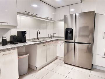 Departamento en venta de 4 dorm. en Lo Barnechea