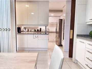 Departamento en venta de 4 dorm. en Lo Barnechea