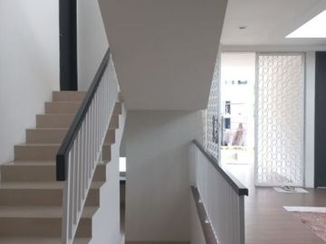 Kebayoran Symphony, Rumah Dijual 2,5 Lantai Desain Modern. SC-8109