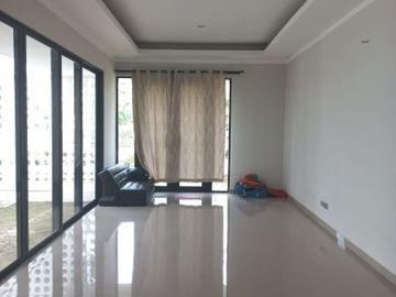 Kebayoran Symphony, Rumah Dijual 2,5 Lantai Desain Modern. SC-8109
