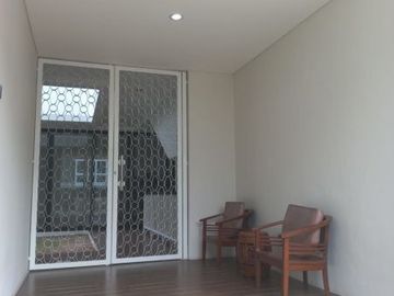 Kebayoran Symphony, Rumah Dijual 2,5 Lantai Desain Modern. SC-8109