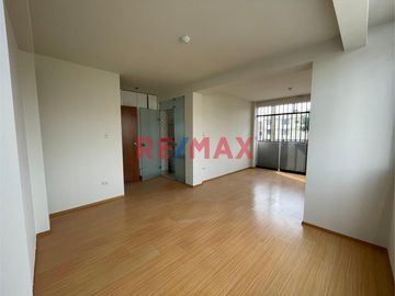 🏡 Departamento en Venta – Vipol, Callao

📍 Ubicación: Av. Nenúfares 659-661, Urb. Vipol Bocanegra – Callao
🛏 4 dormitorios con clóset
🛁 2 baños co