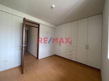 🏡 Departamento en Venta – Vipol, Callao

📍 Ubicación: Av. Nenúfares 659-661, Urb. Vipol Bocanegra – Callao
🛏 4 dormitorios con clóset
🛁 2 baños co