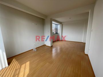 🏡 Departamento en Venta – Vipol, Callao

📍 Ubicación: Av. Nenúfares 659-661, Urb. Vipol Bocanegra – Callao
🛏 4 dormitorios con clóset
🛁 2 baños co