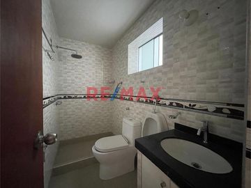 🏡 Departamento en Venta – Vipol, Callao

📍 Ubicación: Av. Nenúfares 659-661, Urb. Vipol Bocanegra – Callao
🛏 4 dormitorios con clóset
🛁 2 baños co