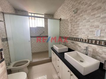🏡 Departamento en Venta – Vipol, Callao

📍 Ubicación: Av. Nenúfares 659-661, Urb. Vipol Bocanegra – Callao
🛏 4 dormitorios con clóset
🛁 2 baños co