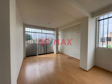 🏡 Departamento en Venta – Vipol, Callao

📍 Ubicación: Av. Nenúfares 659-661, Urb. Vipol Bocanegra – Callao
🛏 4 dormitorios con clóset
🛁 2 baños co