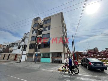 🏡 Departamento en Venta – Vipol, Callao

📍 Ubicación: Av. Nenúfares 659-661, Urb. Vipol Bocanegra – Callao
🛏 4 dormitorios con clóset
🛁 2 baños co