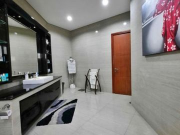 DIJUAL RUMAH SUPER LUXURIOUS at JL TANJUNG, MENTENG (dgn ROOFTOP)
