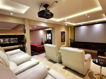 DIJUAL RUMAH SUPER LUXURIOUS at JL TANJUNG, MENTENG (dgn ROOFTOP)