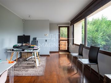 Casa en venta de 4 dorm. en Lo Barnechea