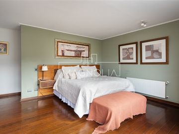 Casa en venta de 4 dorm. en Lo Barnechea