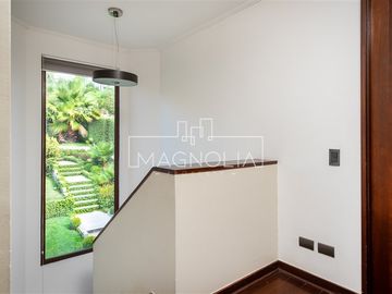 Casa en venta de 4 dorm. en Lo Barnechea