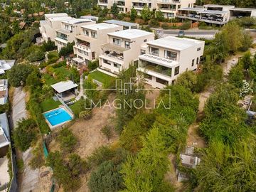 Casa en venta de 4 dorm. en Lo Barnechea